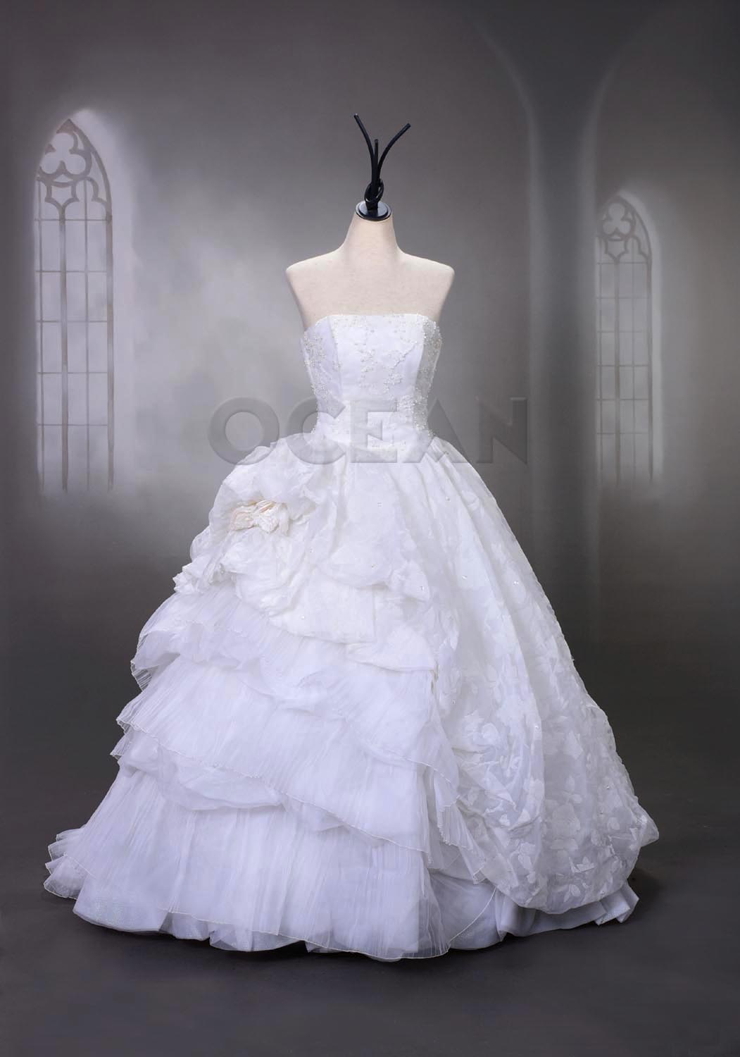 大量入荷ウェディングドレスの紹介!かわいらしい白ドレス | 写真館オーシャン